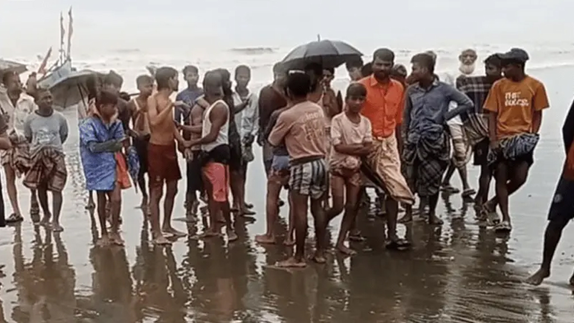 বাংলাদেশে অনুপ্রবেশের চেষ্টাকালে টেকনাফে রোহিঙ্গাবাহী নৌকাডুবি